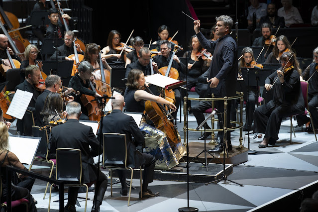 Cheryl Frances Hoad: Cello Concerto 'Earth, Sea, Air' - Laura van der Heijden, BBC Scottish Symphony Orchestra, Ryan Wigglesworth - Prom 10 (Photo: BBC / Andy Paradise)