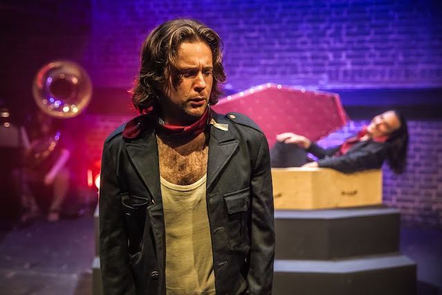 Marschner: Der Vampyr - Jack Roberts, Giuseppe Pellingra - Gothic Opera (Photo: Craig Fuller)