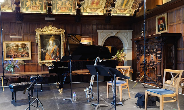 Queen Elizabeth I awaiting the performance of Schoenberg's Pierrot Lunaire in the Marble Hall at Hatfield House