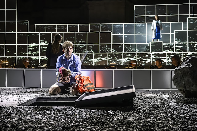 Jonathan Dove: Itch - Adam Temple Smith as Itch and Victoria Simmonds as Watkins - Opera Holland Park 2023 (Photo: Craig Fuller)