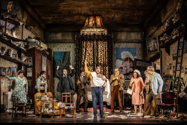 Puccini: Gianni Schicchi - Anna Mason, Trystan Llyr Griffiths, Wojtek Gierlach, James Cleverton, Dario Solare, Benjamin Bevan, Sioned Gwen Davies, Linda Richardson, Mark Le Brocq -Welsh National Opera (Photo: Craig Fuller)