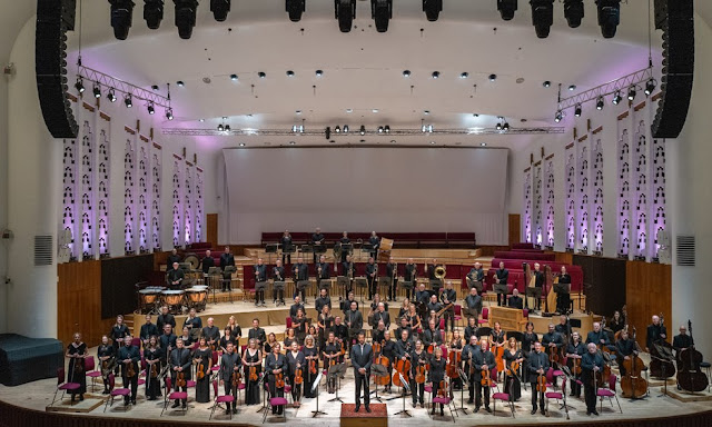 Domingo Hindoyan and Royal Liverpool Philharmonic in 2022