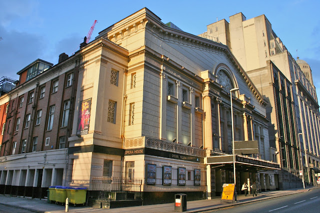 Manchester Opera House - Photograph by Mike Peel (www.mikepeel.net)., CC BY-SA 4.0, https://commons.wikimedia.org/w/index.php?curid=3936443