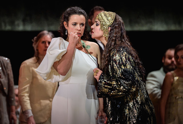 Cherubini: Médée - Lila Dufy, Joyce El-Khoury in Act One - Opéra Comique (Photo: Stefan Brion)