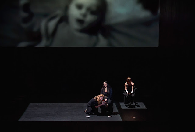 Cherubini: Médée - Marie-Andrée Bouchard-Lesieur, Joyce El-Khoury. Caroline Frossard in Act Three - Opéra Comique (Photo: Stefan Brion)