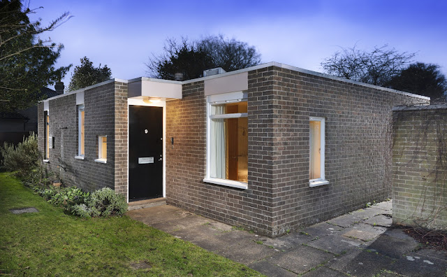 9 Church Walk, Aldeburgh, Suffolk, home of Imogen Holst from 1964 to 1984 (Photo: © Historic England Archive)