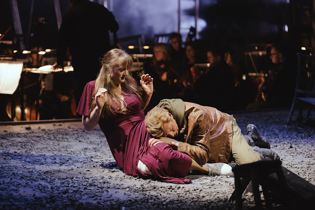 Wagner: Der fliegende Holländer - Eleanor Dennis, Neal Cooper - Opera Holland Park (Photo: Pablo Strong)