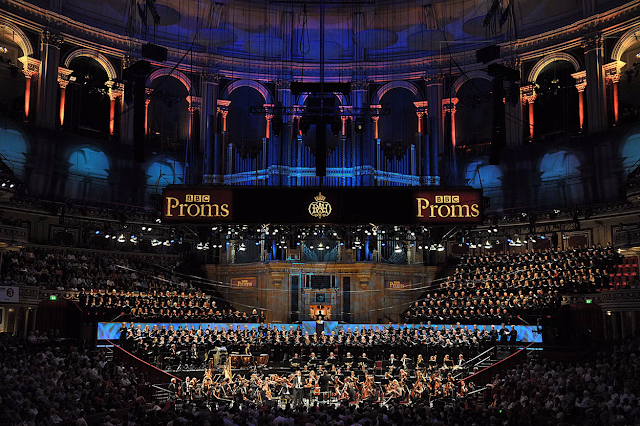 Sir Mark Elder conducting Iain Paterson, the Hallé, Hallé Youth Choir, Hallé Choir and the London Philharmonic Choir in Vaughan Williams’s Sancta civitas at the BBC Proms 2015 (Photo: BBC/Chris Christodoulou)