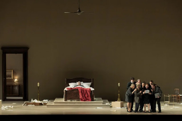 Puccini: Gianni Schicchi - Opéra Bastille (Photo: Guergana Damianova/OnP)