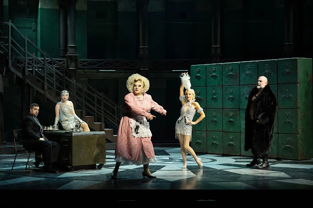 Johann Strauss: Die Fledermaus - Ben McAteer, Isabelle Atkinson, Myra DuBois, Ellie Laugharne, Darren Jefferey The Grange Festival (Photo: © Richard Hubert Smith)