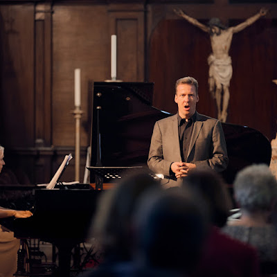 Stephan Loges at a SongEasel recital on 22 June 2025 (Photo: Kate Kantur)