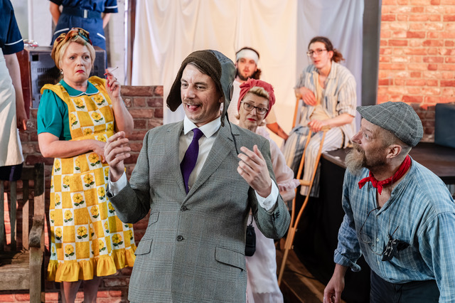 Donizetti: L'elisir d'amore - Ashley Mercer & chorus - St Paul's Opera (Photo: Julian Guidera)