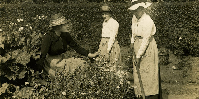 Women gardeners (Image courtesy of the Garden Museum)