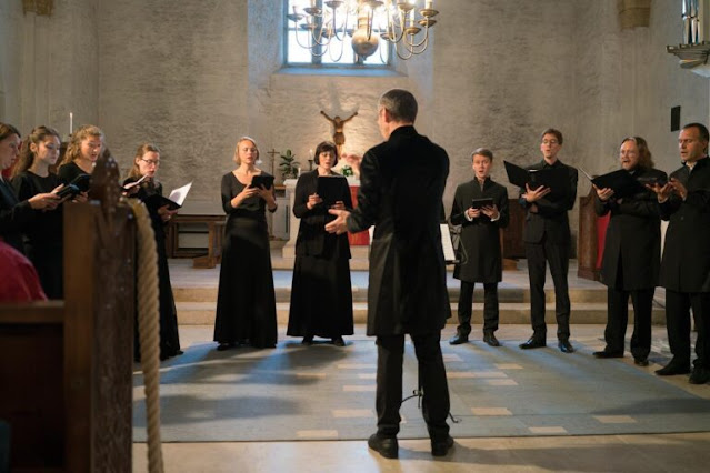 Vox Clamantis & Jaan-Eik Tulve performing in Haapsalu Cathedral