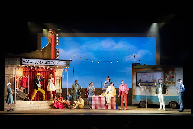 Donizetti: The Elixir of Love - Emyr Wyn Jones, Natasha Page, Timothy Nelson & chorus - English Touring Opera (Photo: © Richard Hubert Smith)