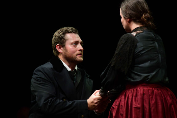 Tchaikovsky: Eugene Onegin - Timothy Nelson, Galina Averina - Wild Arts (Photo: Allan Titmuss)