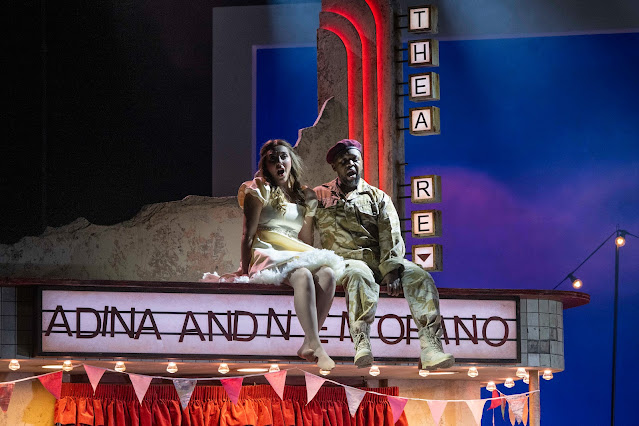Donizetti: The Elixir of Love - Natasha Page, Tamsanqa Tylor Lamani - English Touring Opera (Photo: © Richard Hubert Smith)