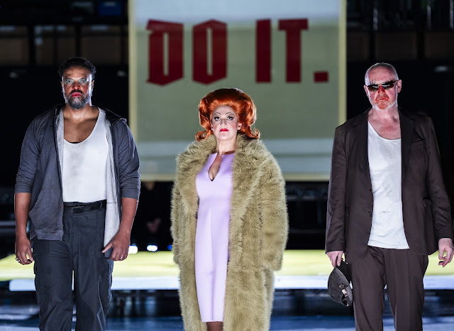 Brecht & Weill: Rise and Fall of the City of Mahagonny - Kenneth Kellogg, Rosie Aldridge, Mark Le Brocq - English National Opera (Photo: Tristram Kenton) Brecht & Weill: Rise and Fall of the City of Mahagonny - Kenneth Kellogg, Rosie Aldridge, Mark Le Brocq - English National Opera (Photo: Tristram Kenton)