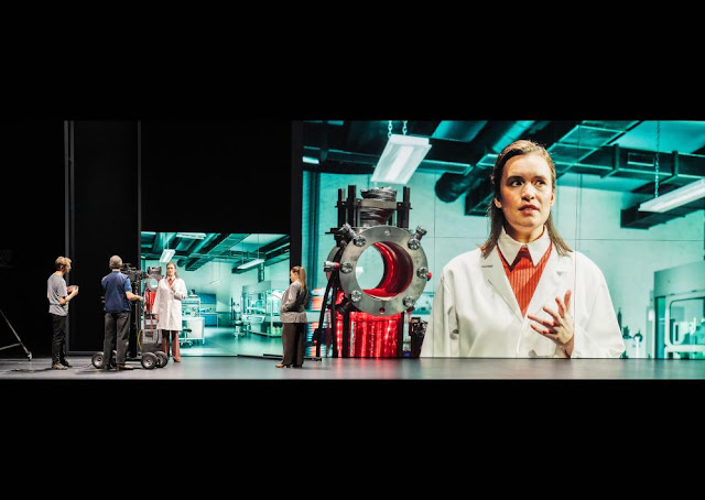 Michel van der Aa: Theory Of Flames - Dutch National Opera (Photo: Marco Borgreve)