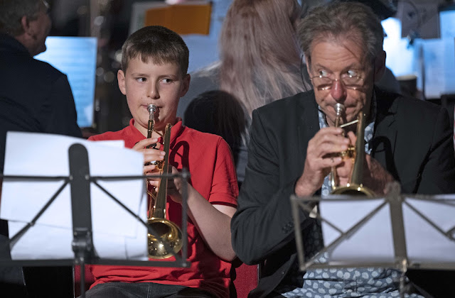 John Wallace in rehearsals for ThunderPlump (East Neuk Festival Big Project 2022) with a young performer from StAMP (Photo: Neil Hanna) John Wallace in rehearsals for ThunderPlump (East Neuk Festival Big Project 2022) with a young performer from StAMP (Photo: Neil Hanna)