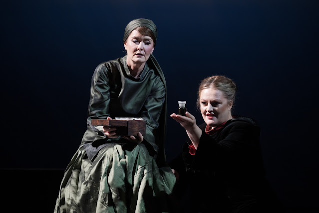 Wagner: Tristan und Isolde - Catherine Carby, Catherine Woodward - Longborough Festival Opera (Photo: Matthew Williams-Ellis) Wagner: Tristan und Isolde - Catherine Carby, Catherine Woodward - Longborough Festival Opera (Photo: Matthew Williams-Ellis)