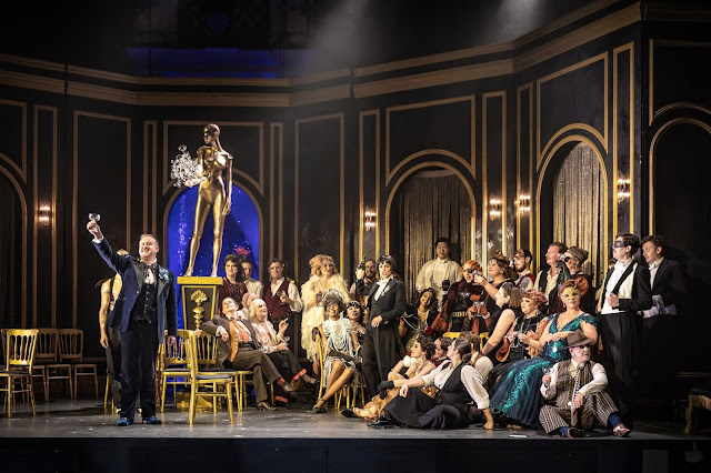 Johann Strauss: Die Fledermaus - Julien Van Mellaerts, Clare Presland - Opera Holland Park (Photo: Craig Fuller) Johann Strauss: Die Fledermaus - Julien Van Mellaerts, Clare Presland - Opera Holland Park (Photo: Craig Fuller)