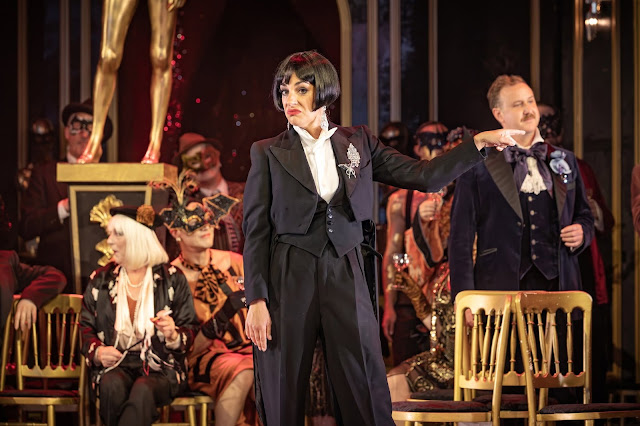 Johann Strauss: Die Fledermaus - Clare Presland, Julien Van Mellaerts - Opera Holland Park (Photo: Craig Fuller) Johann Strauss: Die Fledermaus - Clare Presland, Julien Van Mellaerts - Opera Holland Park (Photo: Craig Fuller)