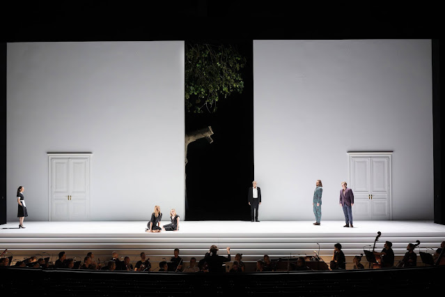 Mozart: Cosi fan tutte - Lea Desandre, Victoria Karkacheva, Elsa Dresig, Johannes Martin Kränzle, Andrè Schuen, Bogdan Volkov - Salzburg Festival (Photo: Monika Rittershaus) Mozart: Cosi fan tutte - Lea Desandre, Victoria Karkacheva, Elsa Dresig, Johannes Martin Kränzle, Andrè Schuen, Bogdan Volkov - Salzburg Festival (Photo: Monika Rittershaus)