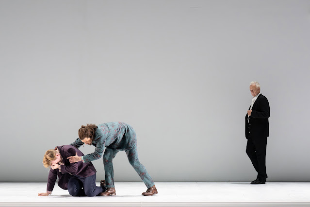 Mozart: <i>Cosi fan tutte</i> - Bogdan Volkov, Andrè Schuen, Johannes Martin Kränzle - Salzburg Festival (Photo: Monika Rittershaus) Mozart: <i>Cosi fan tutte</i> - Bogdan Volkov, Andrè Schuen, Johannes Martin Kränzle - Salzburg Festival (Photo: Monika Rittershaus)