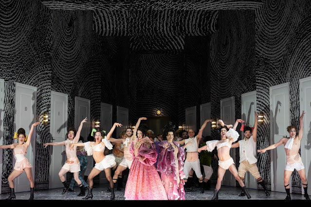 Rossini: Il viaggio a Reims - Tara Erraught, Cecilia Bartoli - Salzburg Festival (Photo: Monika Rittershaus) Rossini: Il viaggio a Reims - Tara Erraught, Cecilia Bartoli - Salzburg Festival (Photo: Monika Rittershaus)