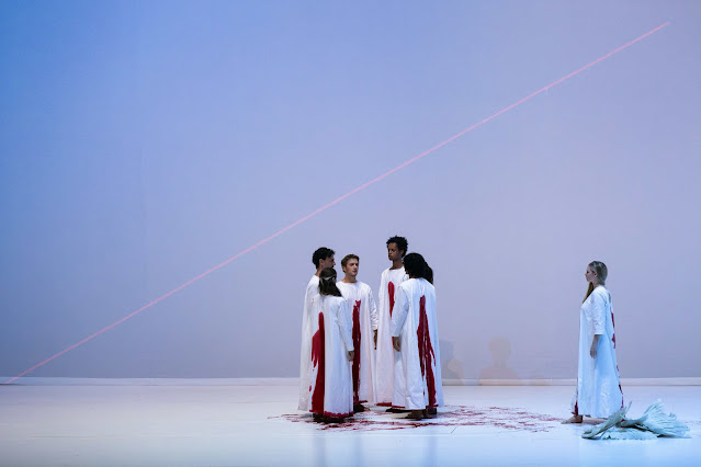 Messiaen: Saint François d’Assise - Lauranne Oliva -- Salzburg Festival (Photo: Monika Rittershaus Messiaen: Saint François d’Assise - Lauranne Oliva -- Salzburg Festival (Photo: Monika Rittershaus