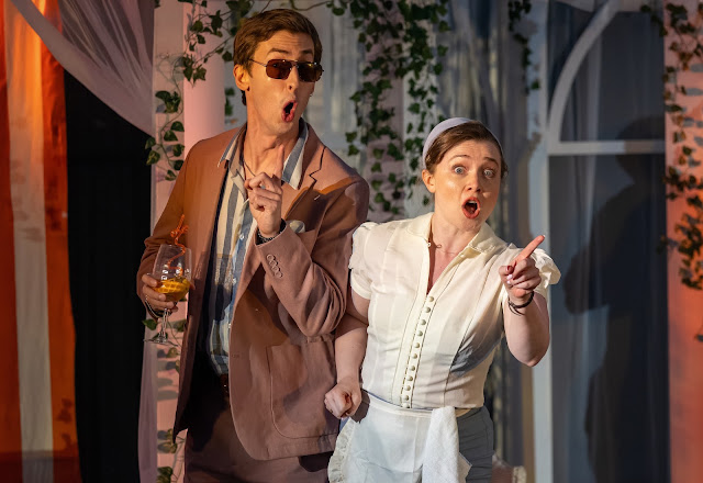 Mozart: Cosi fan tutte - Anna Gregg, Michal Karski at Longhope Opera (Photo: Ches Gunner)