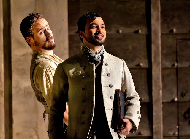 Mozart: Die Entführung aus dem Serail - Pedrillo (Thomas Cilluffo) and Belmonte (Anthony León) - Glyndebourne (Photo: Bill Knight) Mozart: Die Entführung aus dem Serail - Pedrillo (Thomas Cilluffo) and Belmonte (Anthony León) - Glyndebourne (Photo: Bill Knight)