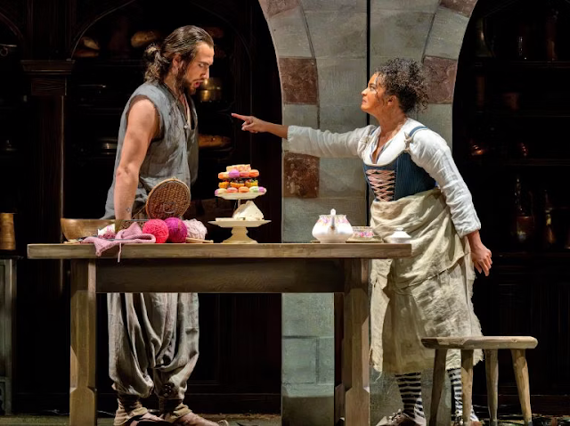 Mozart: Die Entführung aus dem Serail - Michael Mofidian, Julie Roset - Glyndebourne (Photo: Bill Knight) Mozart: Die Entführung aus dem Serail - Michael Mofidian, Julie Roset - Glyndebourne (Photo: Bill Knight)