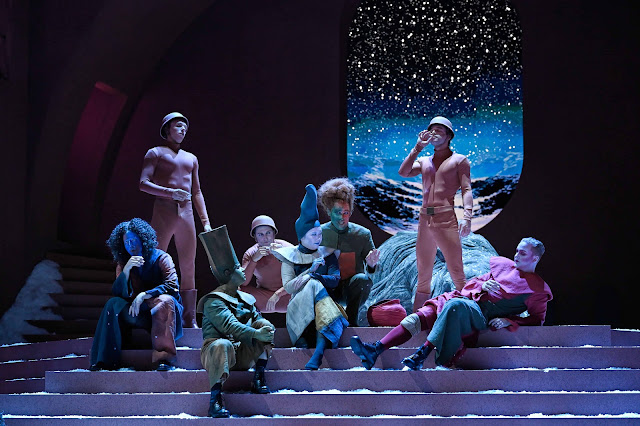 Richard Strauss: Ariadne auf Naxos - Michael Porter (Scaramuccio), Lukas Enoch Lemcke (Truffaldin), Ziyi Dai (Zerbinetta), Leon Košavić (Harlekin), Theodore Browne (Brighella) - Salzburg Festival (Photo: Thomas Aurin)