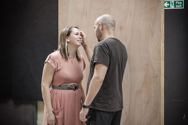 Purcell: Dido & Aeneas in rehearsal - Samantha Price (Dido), Michael Lafferty (Aeneas) - English Touring Opera (Photo: Craig Fuller) Purcell: Dido & Aeneas in rehearsal - Samantha Price (Dido), Michael Lafferty (Aeneas) - English Touring Opera (Photo: Craig Fuller)
