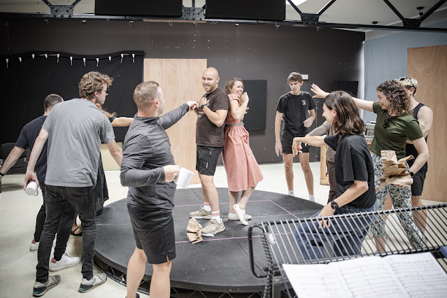 Purcell: Dido & Aeneas in rehearsal - Michael Lafferty (Aeneas), Samantha Price (Dido) & ensemble - English Touring Opera (Photo: Craig Fuller) Purcell: Dido & Aeneas in rehearsal - Michael Lafferty (Aeneas), Samantha Price (Dido) & ensemble - English Touring Opera (Photo: Craig Fuller)