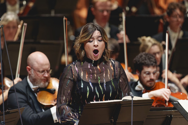 Britten: War Requiem - Natalya Romaniw, London Philharmonic Orchestra (Photo: Andy Paradise) Britten: War Requiem - Natalya Romaniw, London Philharmonic Orchestra (Photo: Andy Paradise)