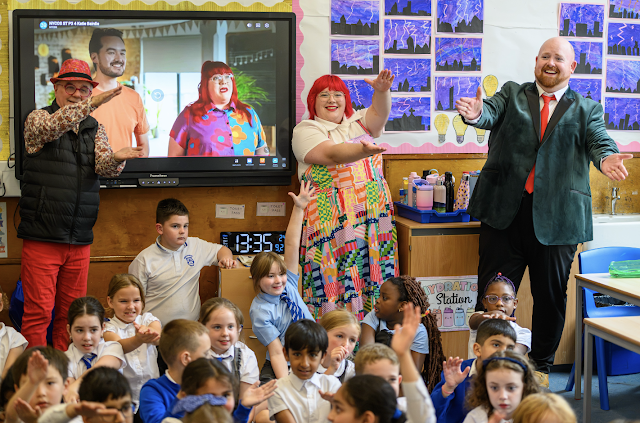 Primary Fours in West Primary School, Paisley with NYCOS Artistic Director and Founder Christopher Bell (with the hat), NYCOS Singing Time presenter Holly Clelland (with the red hair) and acclaimed Scottish tenor Nicky Spence (with the red tie) Primary Fours in West Primary School, Paisley with NYCOS Artistic Director and Founder Christopher Bell (with the hat), NYCOS Singing Time presenter Holly Clelland (with the red hair) and acclaimed Scottish tenor Nicky Spence (with the red tie)