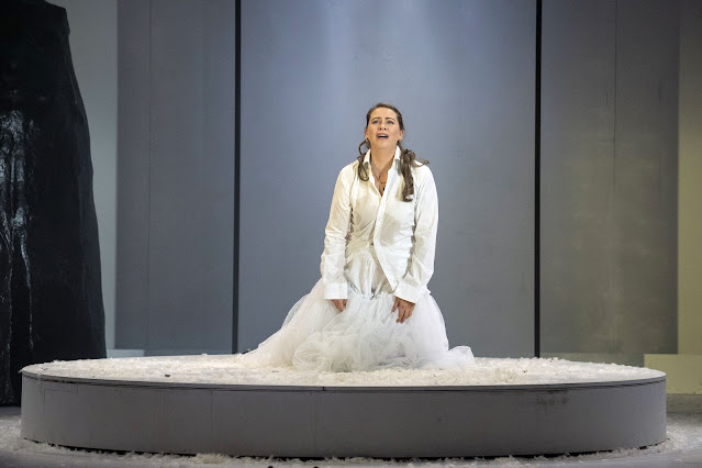 Purcell: Dido & Aeneas -  Samantha Price - English Touring Opera [Photo: Richard Hubert Smith]