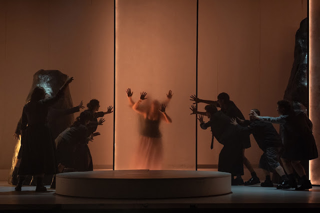 Purcell: Dido & Aeneas - English Touring Opera [Photo: Richard Hubert Smith]