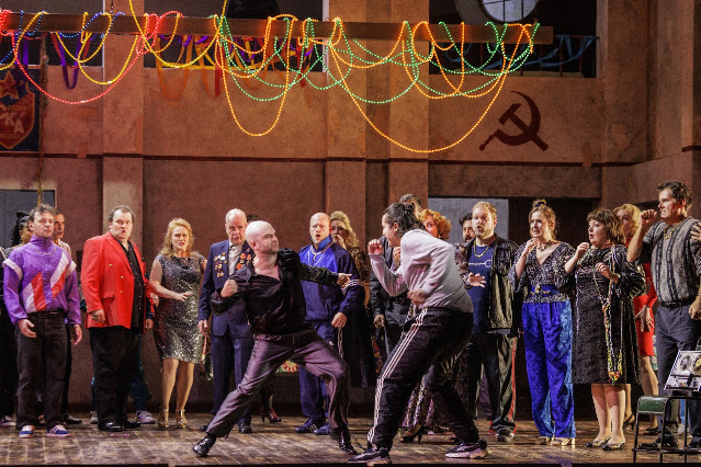 Tchaikovsky: Eugene Onegin - John Brancy as Eugene Onegin, Caspar Singh as Lensky & chorus - Opera North [Photo: James Glossop]